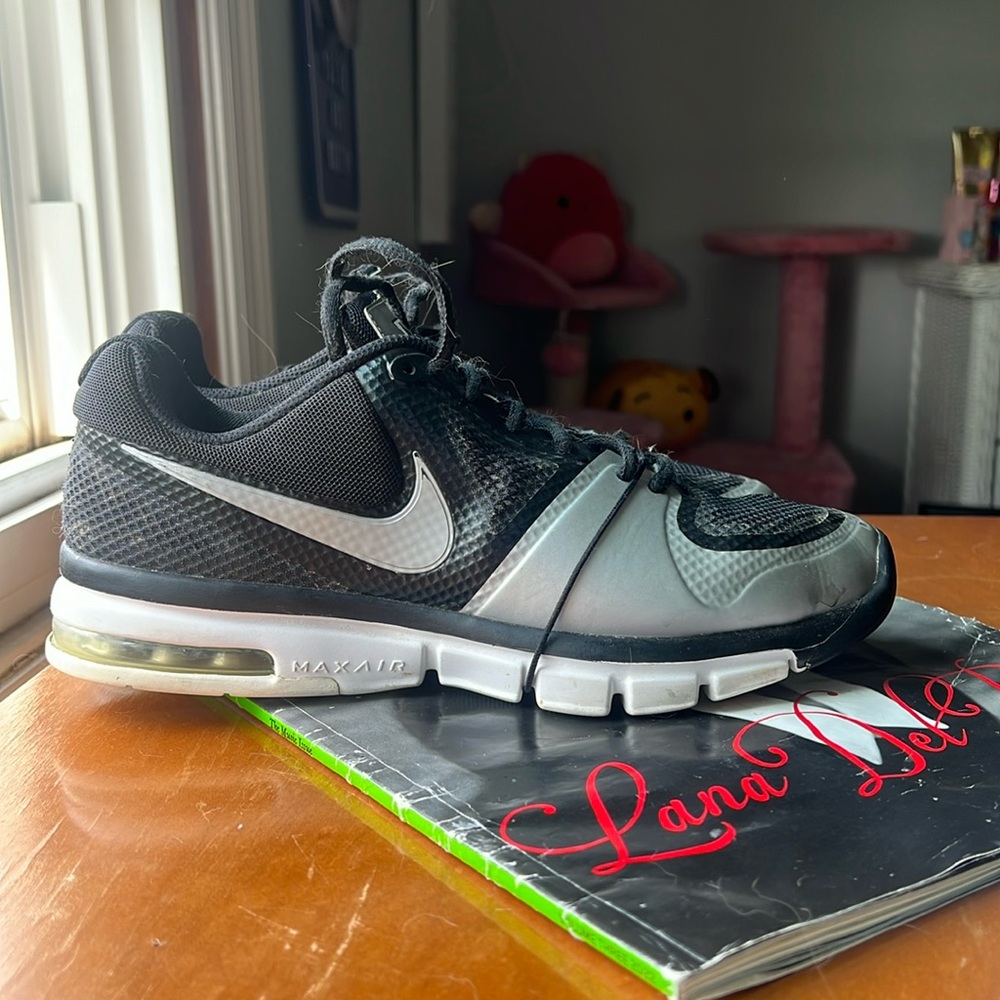 Nike Volleyball Training Sneakers, size 8.5